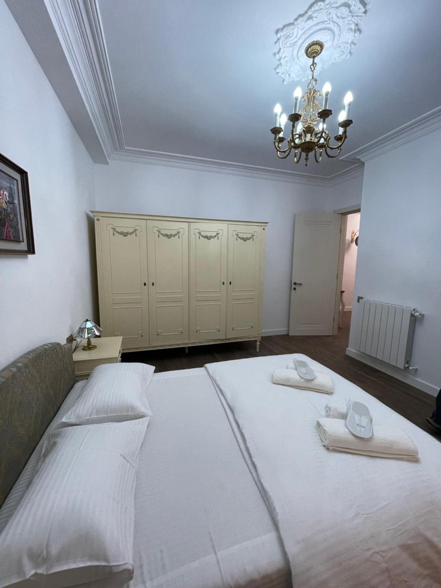 Picasso Apartment Kutaisi Exterior photo