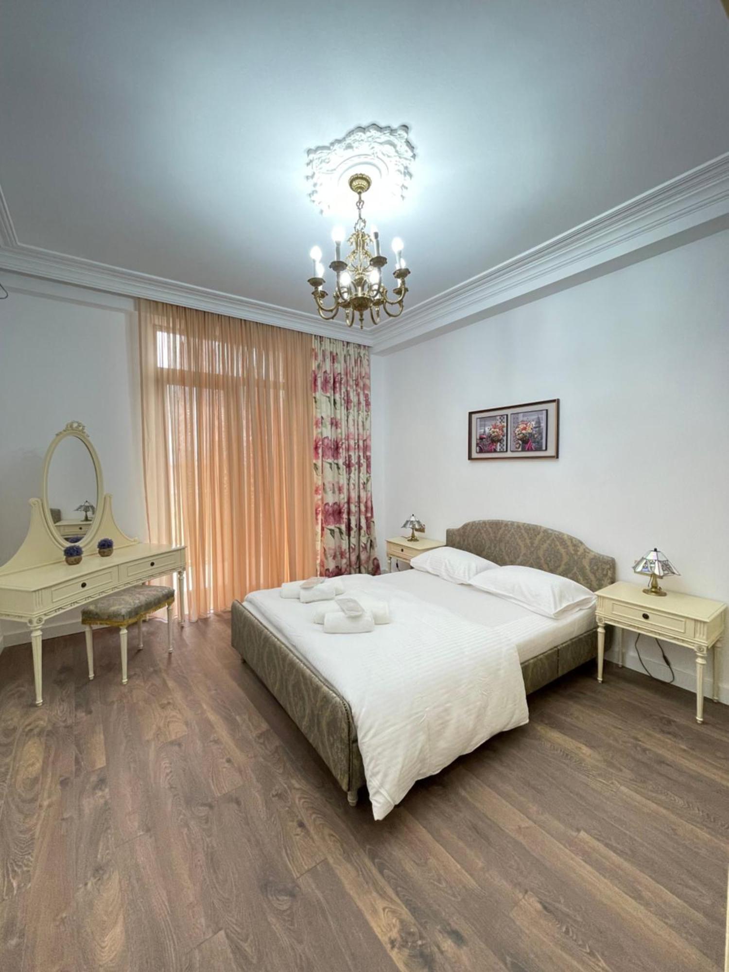 Picasso Apartment Kutaisi Exterior photo