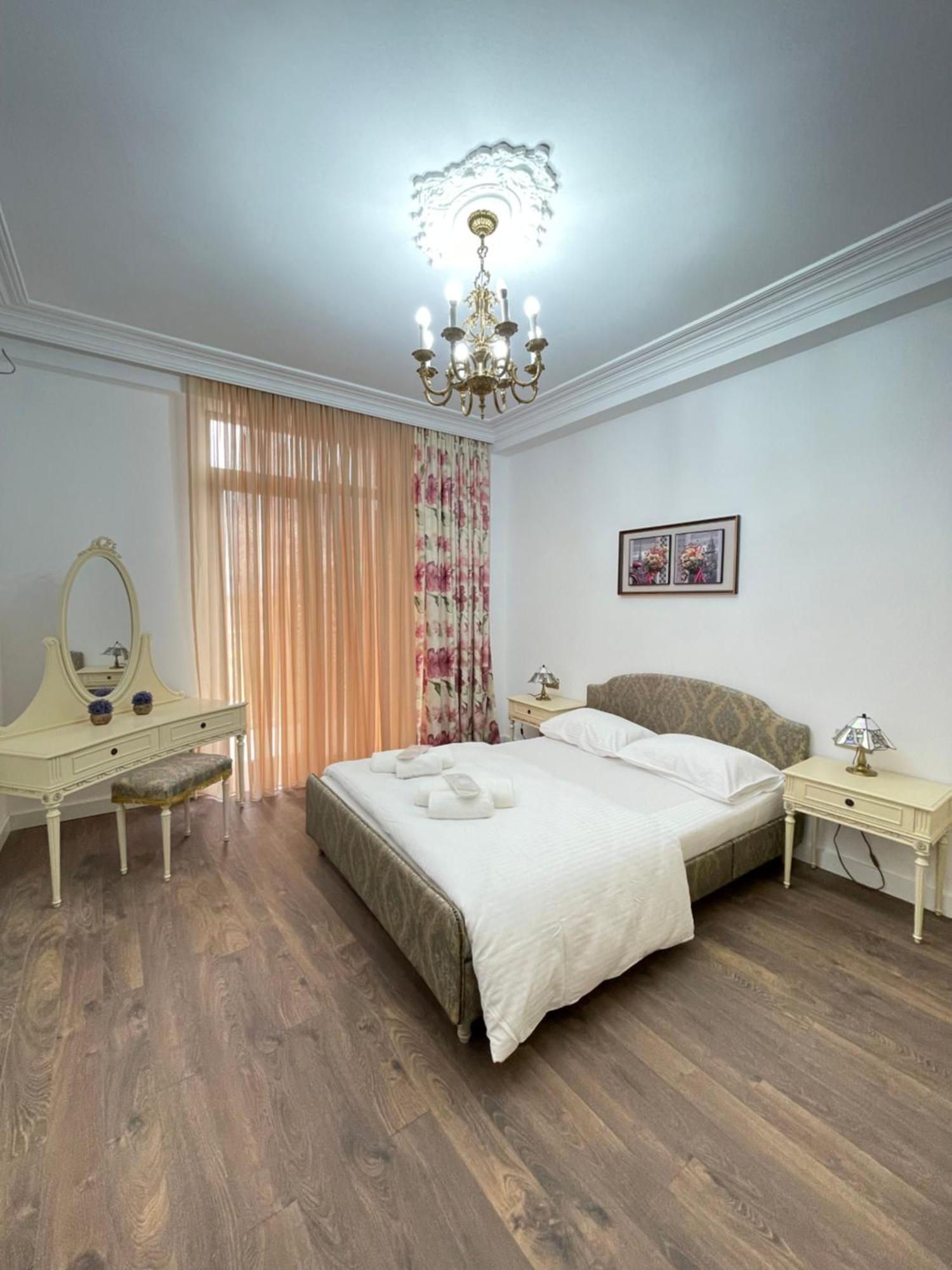 Picasso Apartment Kutaisi Exterior photo