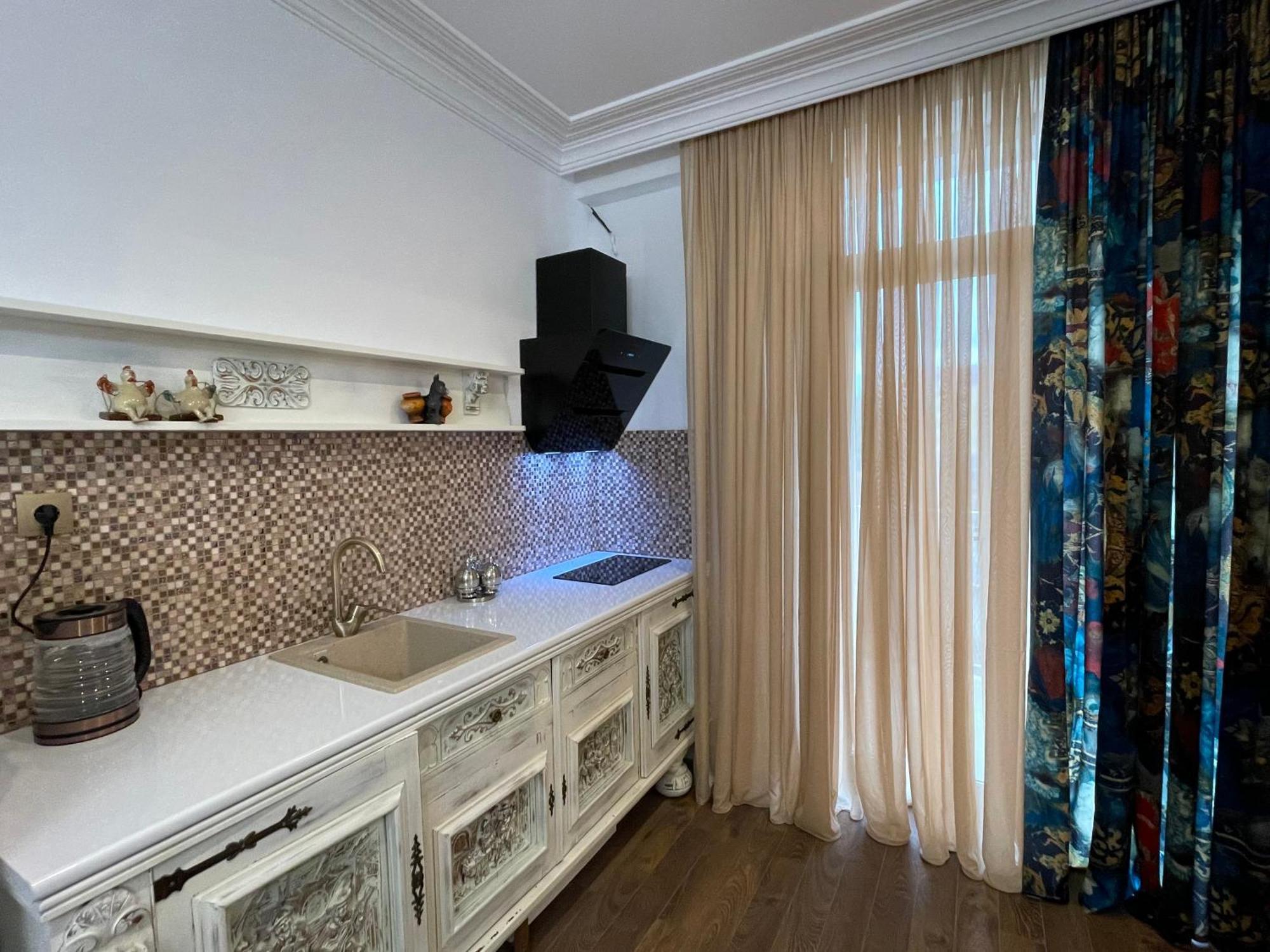 Picasso Apartment Kutaisi Exterior photo